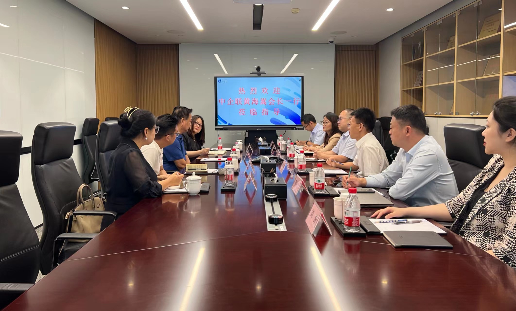 中企联驻会副会长黄海嵩莅临中睿信调研指导工作