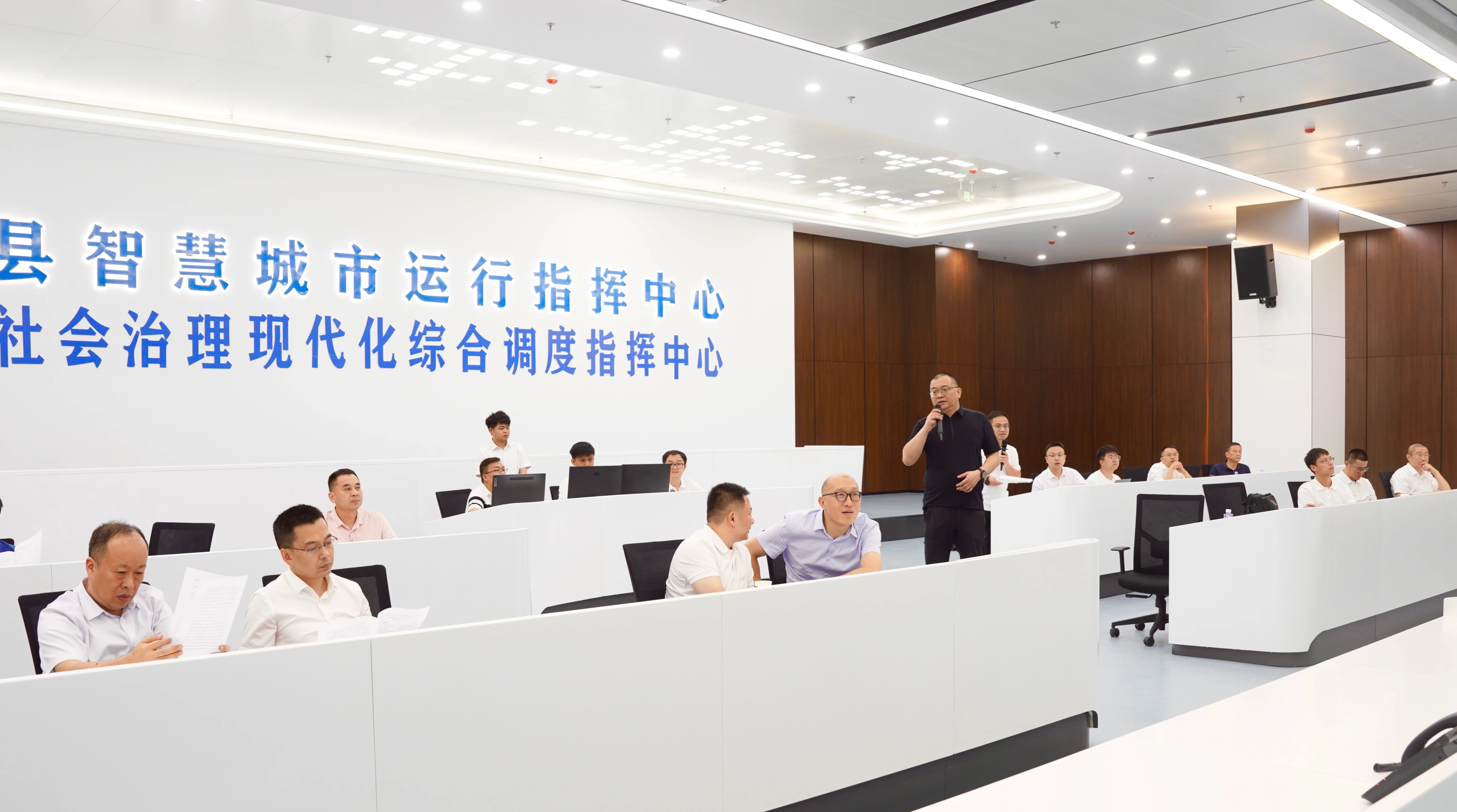 中国电信福建公司总经理向兵赴惠安县调研并与县委书记王春雷、中睿信总裁苏胜林举行会谈